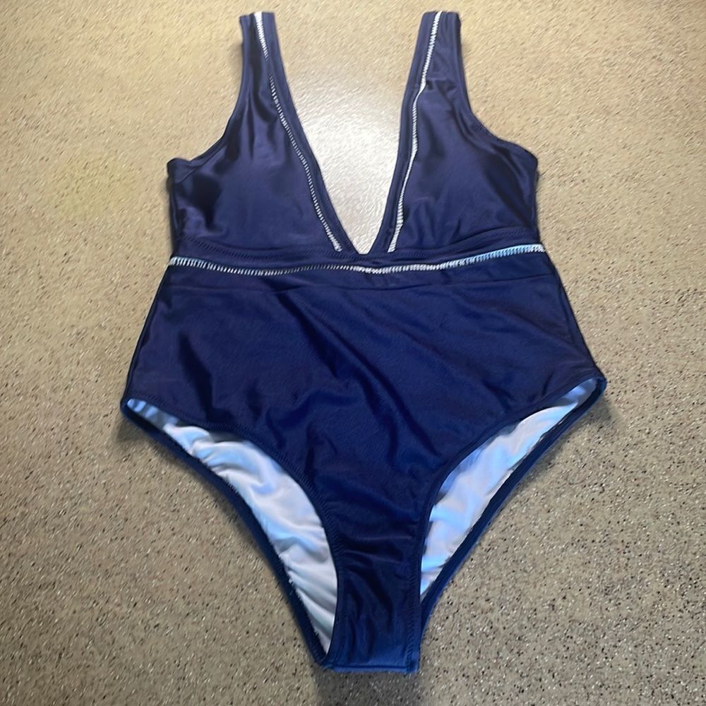 NEW Cupshe Navy blue one piece swimsuit with white embroidered trim sz M